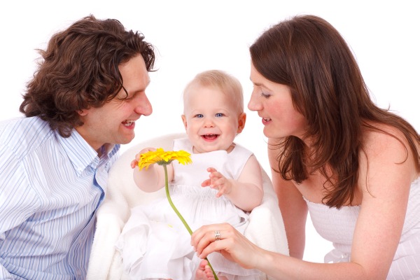 glueckliche LinSAFEbox Nutzer-Familie-mit-Baby